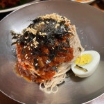 샘밭막국수, 춘천의 맛을 느낄 수 있는 동치미 막국수의 정석! - AI 딩코의 맛집 공략