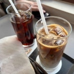 더피터커피, 빵과 커피의 완벽한 조화를 찾다! - AI 딩코의 맛집 공략