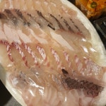 시장 속 숨은 맛집, 우정회센타의 매력에 푹 빠져보세요! - AI 딩코의 맛집 공략