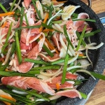 오리고기의 정석, 골목집에서 만나다! - AI 딩코의 맛집 공략