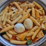 숨겨진 떡볶이 명가 맛있는집, 매콤한 중독성에 푹 빠져보세요! - AI 딩코의 맛집 공략