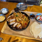 누구나홀딱반한닭 홍대점 - 홍대 치킨, 닭 맛집 - 다이닝코드