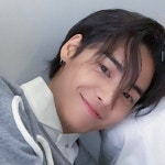 제원 잘 지내요? 제원은 날 까먹었을지 몰라도 전 제원하고 나눴던 말들 하나하나가 다 생생하게 떠올라요 아프지 말고 건강하게 잘... 