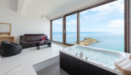 고성 아지로 펜션