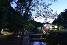 봉미산계곡 예당펜션