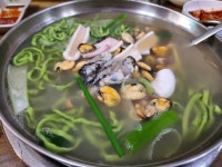 [고향 홍굴부추 손칼국수 본점] 맛집개척자님의 추천 리뷰 2024/3/9