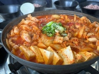 뚱이네 김치두루치기 - 분당 돼지고기 | 뽈레 Polle [뚱이네 김치두루치기] 분당 돼지고기 | 뽈레 Polle