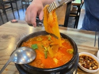 [무한사랑 김치찌개 본점] 프로해찰러님의 추천 리뷰 2022/6/15