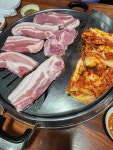 이모네 김치삼겹살 - 길동 고깃집 | 뽈레 Polle [이모네 김치삼겹살] 길동 고깃집 | 뽈레 Polle