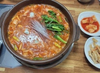 돌부대찌개 우산점 | 뽈레 Polle [돌부대찌개 우산점] | 뽈레 Polle