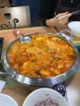부대찌개 끓이는 오빠와 핏자 굽는 언니 - 신공덕동 부대찌개 | 뽈레 Polle [부대찌개 끓이는 오빠와 핏자 굽는 언니] 신공덕동 부대찌개... 
