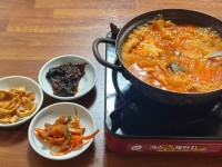 산골 토종돼지 볶음찌개 - 심곡동 김치찌개 | 뽈레 Polle [산골 토종돼지 볶음찌개] 심곡동 김치찌개 | 뽈레 Polle