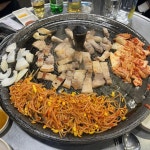 옛날 왕 솥뚜껑 생삼겹살 - 홍제동 고깃집 | 뽈레 Polle [옛날 왕 솥뚜껑 생삼겹살] 홍제동 고깃집 | 뽈레 Polle