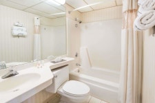 Howard Johnson Hotel - Milford/New Haven | 2023년 최신 가격 | 호텔 | 스카이스캐너