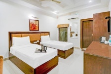 OYO Townhouse 517 La Sapphire Near Delhi Airport | 2023년 최신 가격 | 호텔 | 스카이스캐너