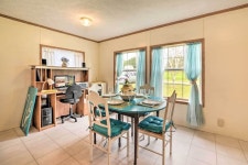 Warm and Inviting Family Home - 2 Mi to Golf Course! | 2023년 최신 가격 | 호텔 | 스카이스캐너