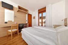 Beach Hotel Rosa | 2023년 최신 가격 | 호텔 | 스카이스캐너