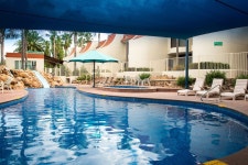 카프리 워터스 컨트리클럽 - 스카이스캐너 호텔