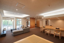 유히나 - 스카이스캐너 호텔