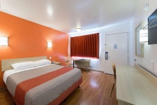 맥알렌 호텔 모텔 6 맥알렌 - 스카이스캐너