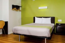 모텔 식스 머데스토 - 다운타운 - 스카이스캐너 호텔