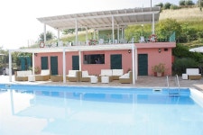 이 칼란치 컨트리 호텔 앤 레스토랑  - 스카이스캐너 호텔