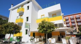 호텔 아이리스 - 스카이스캐너 호텔