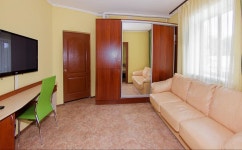 프리찰 호텔  - 스카이스캐너 호텔