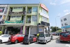 OYO 89902 Semerah Suites Homestay - 스카이스캐너 호텔