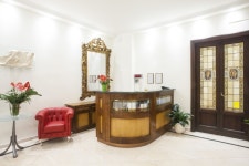 호텔 아카데미아 - 스카이스캐너 호텔