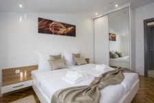 아드리온 아파트호텔 - 스카이스캐너 호텔