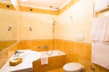 호텔 카프리 - 스카이스캐너 호텔