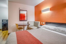 모텔 6 콘로 - 스카이스캐너 호텔