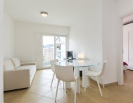 프레스티지 38 - 스카이스캐너 호텔