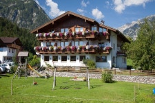 Gasthaus-Pension Golfvilla - 스카이스캐너 호텔