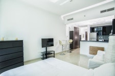 고저스 마리나 뷰-내추럴리 릿 1BR | 2023년 최신 가격 | 호텔 | 스카이스캐너