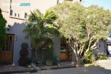 Two Bells Guest House - 스카이스캐너 호텔