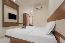 Townhouse 14406 Hotel Subashree - 스카이스캐너 호텔