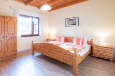 에를레프니스바우에른호프 촘 - 스카이스캐너 호텔