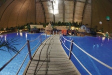 Awesome Home in Tropical Islands w Sauna, Wifi and 2 Bedrooms - 스카이스캐너 호텔