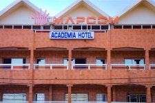 아카데미아 호텔 - 스카이스캐너 호텔