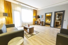 헤로스 호텔 - 스카이스캐너 호텔