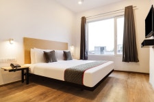 Super OYO Townhouse 231 Golden Avenue Road | 2023년 최신 가격 | 호텔 | 스카이스캐너