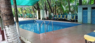 OYO 702035 Nisarg Resort And Farmhouse - 스카이스캐너 호텔