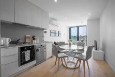 [Modern City] Comfy and Warm Apt@Parkville+Carpark - 스카이스캐너 호텔