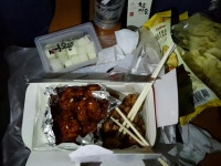 시원하게 놀이터에서 치킨!!!🍗 톡 by 꼬모누나 - 언니의파우치
