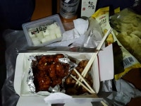 시원하게 놀이터에서 치킨!!!🍗 톡 by 꼬모누나 - 언니의파우치