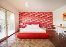 The Rejuvenated Austin Motel Welcomes Guests With Upbeat, Midcentury-Modern Vibes - Dwell The Rejuvenated Austin Motel Welcomes... 