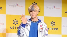 [T포토] 진진 데뷔 무대 기대하세요~(쇼케이스)