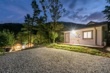 캠핏 | 용인자연숲캠핑장 | 방갈로 와 앞29번사이트